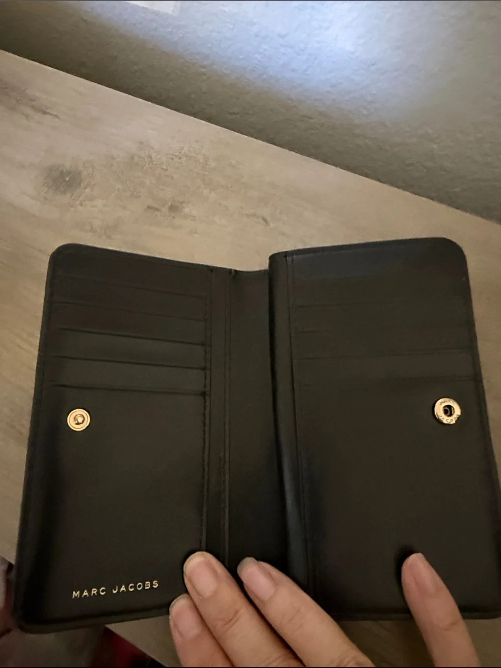 Marc Jacobs compact zip